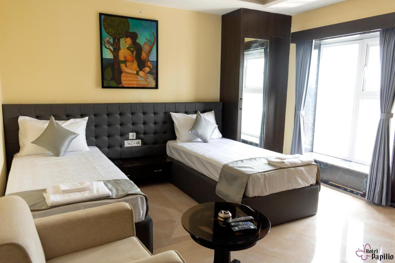 Hotel Papilio Māldah Extérieur photo