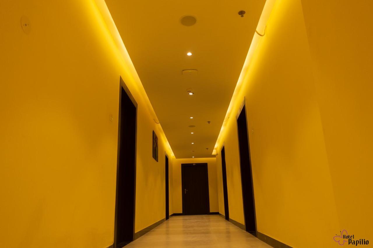 Hotel Papilio Māldah Extérieur photo