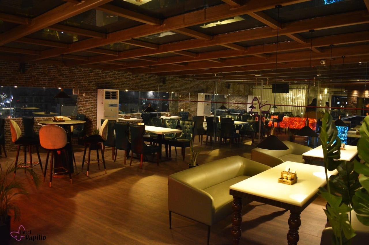 Hotel Papilio Māldah Extérieur photo