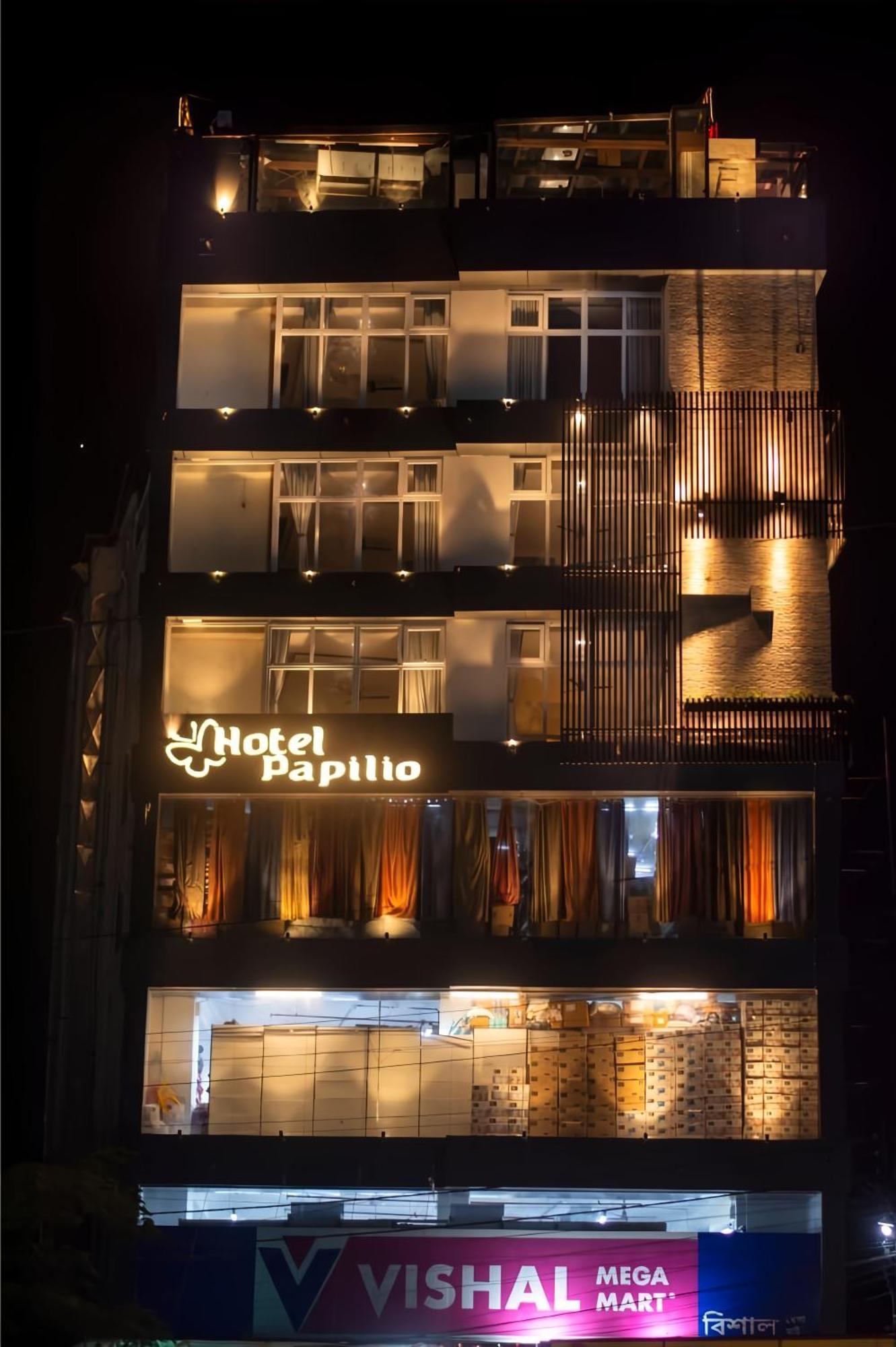 Hotel Papilio Māldah Extérieur photo