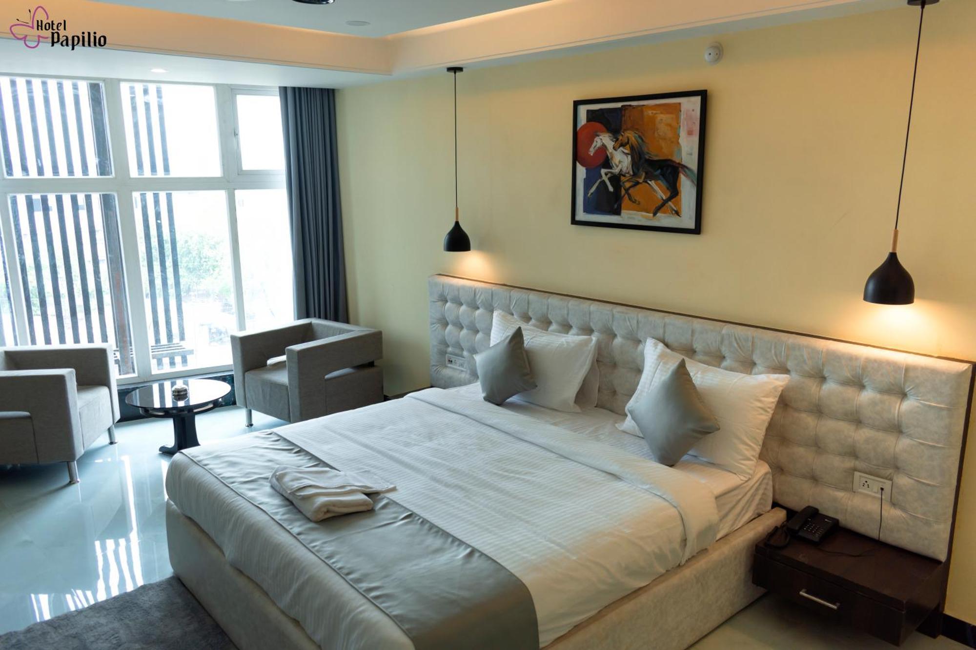 Hotel Papilio Māldah Extérieur photo