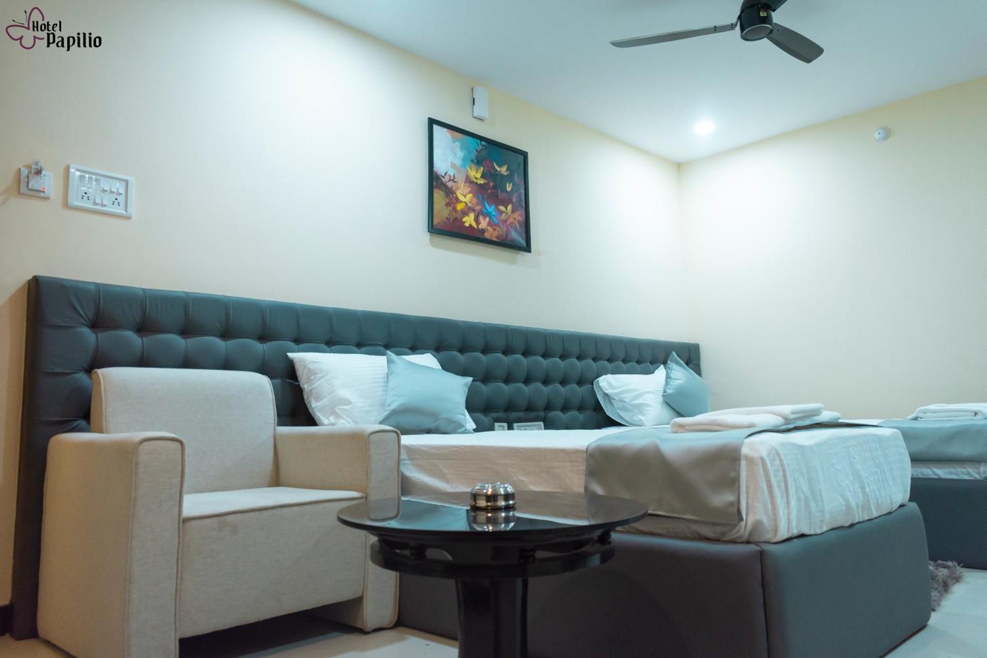 Hotel Papilio Māldah Extérieur photo