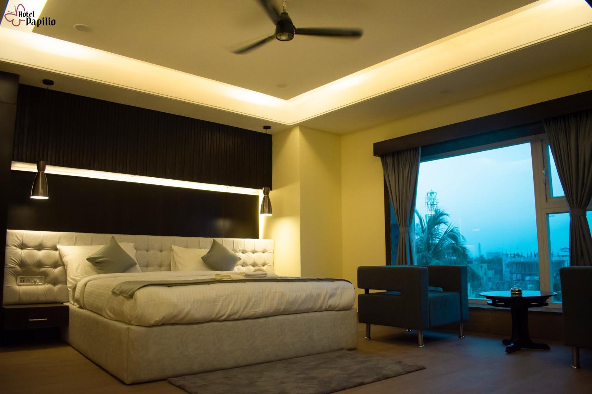 Hotel Papilio Māldah Extérieur photo