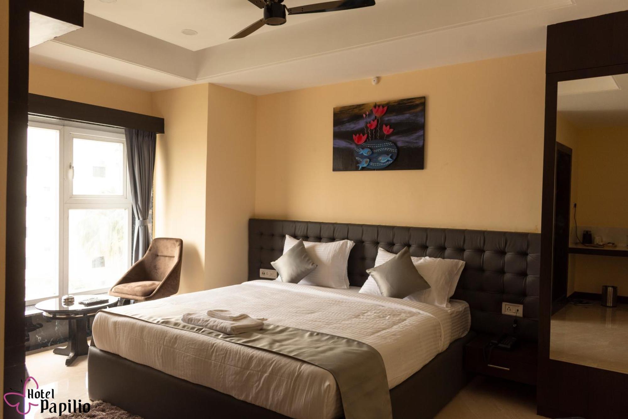 Hotel Papilio Māldah Extérieur photo