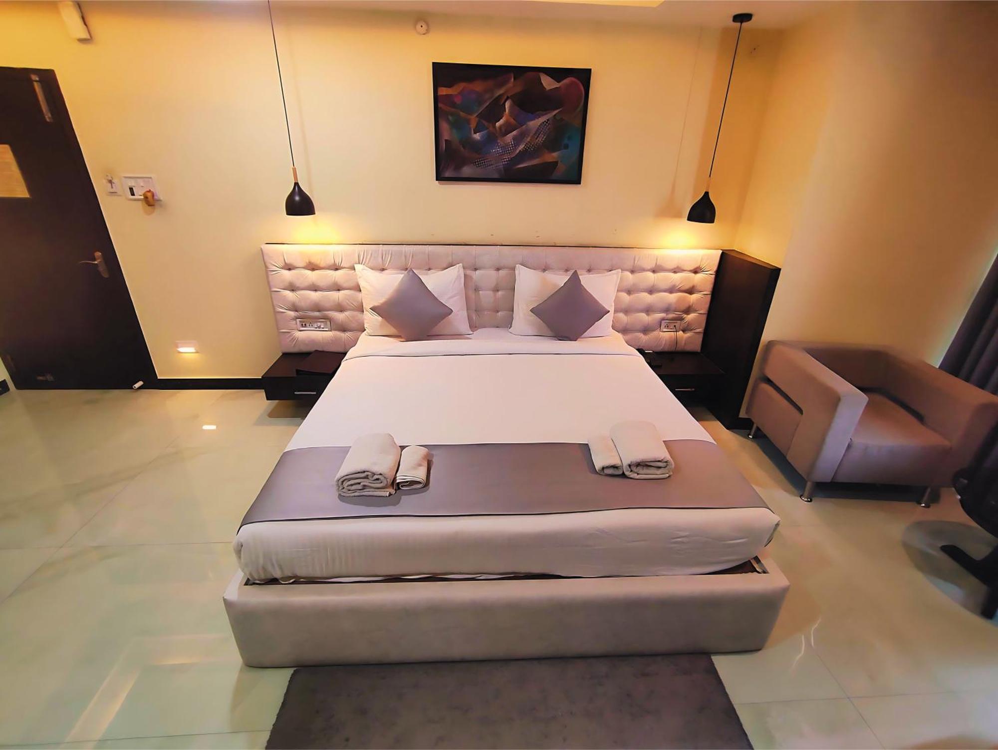 Hotel Papilio Māldah Extérieur photo