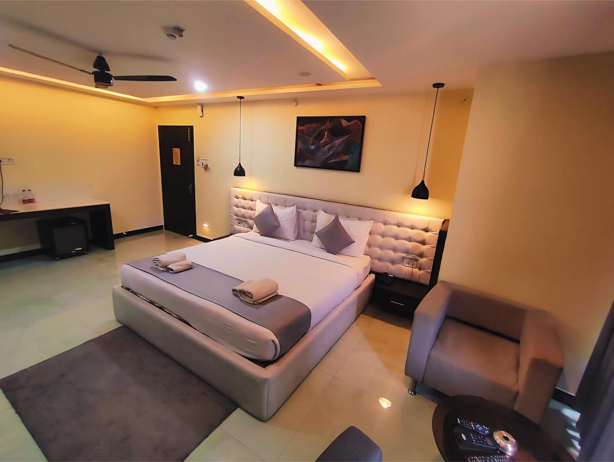 Hotel Papilio Māldah Extérieur photo