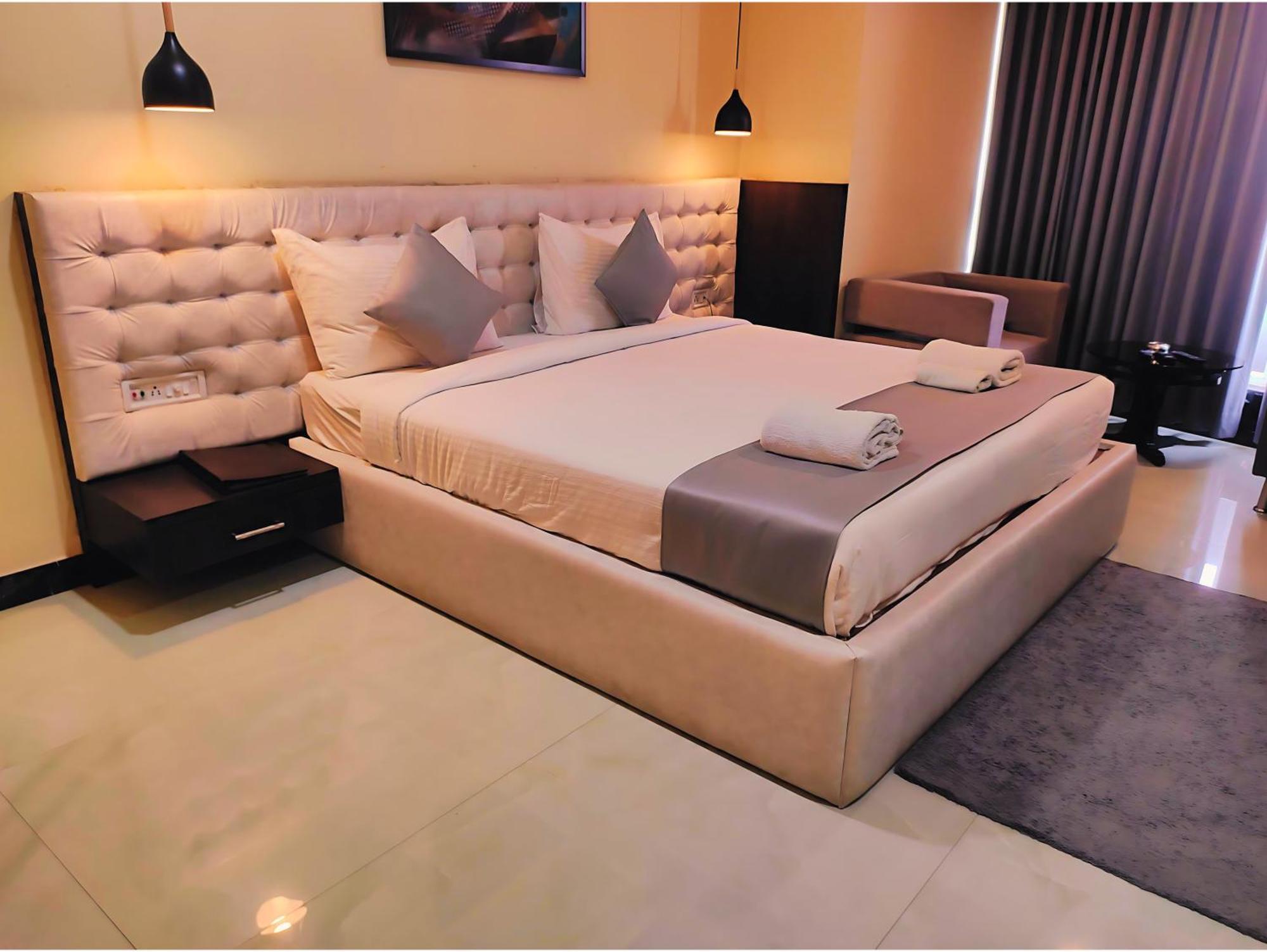 Hotel Papilio Māldah Extérieur photo