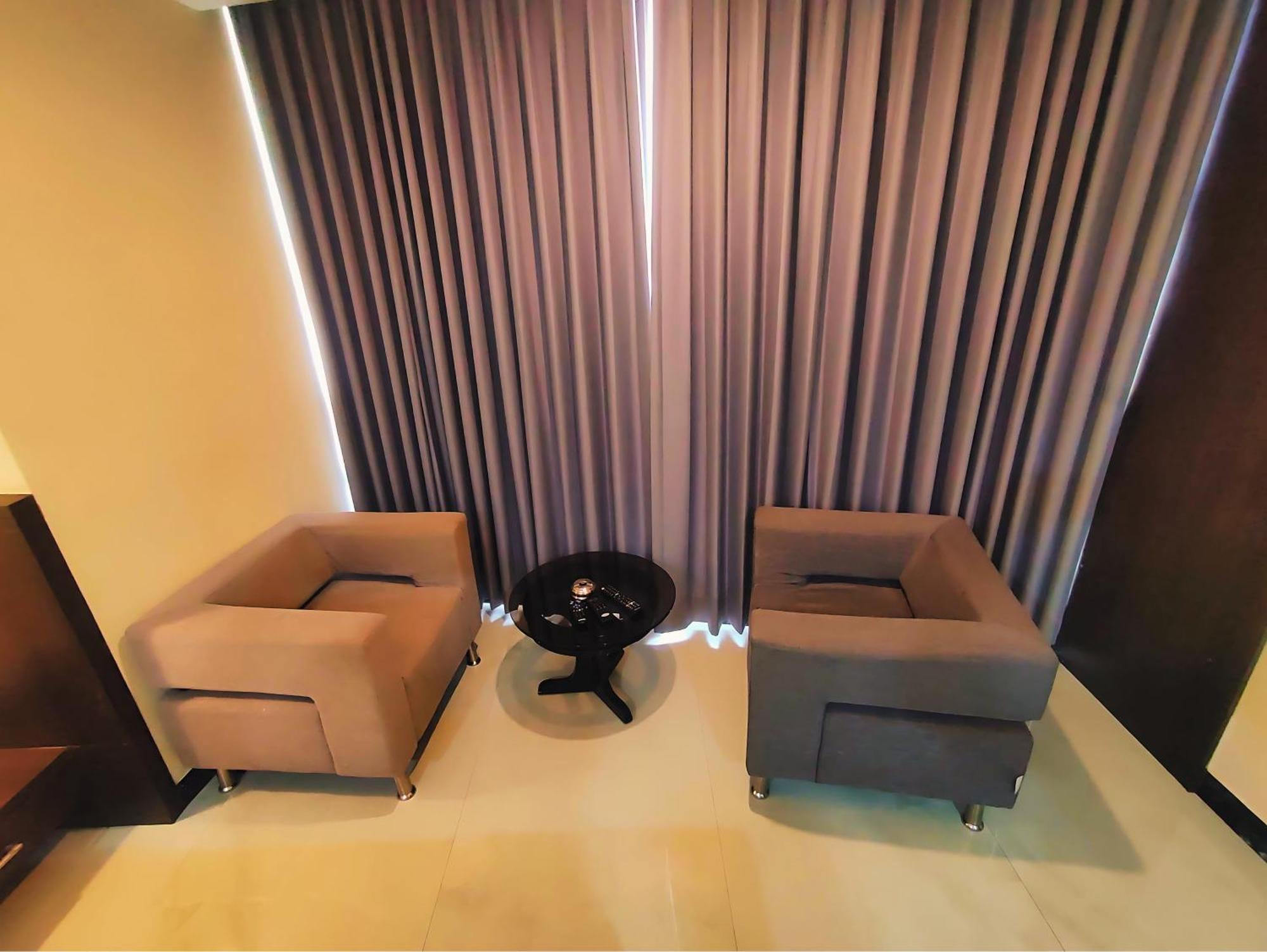 Hotel Papilio Māldah Extérieur photo