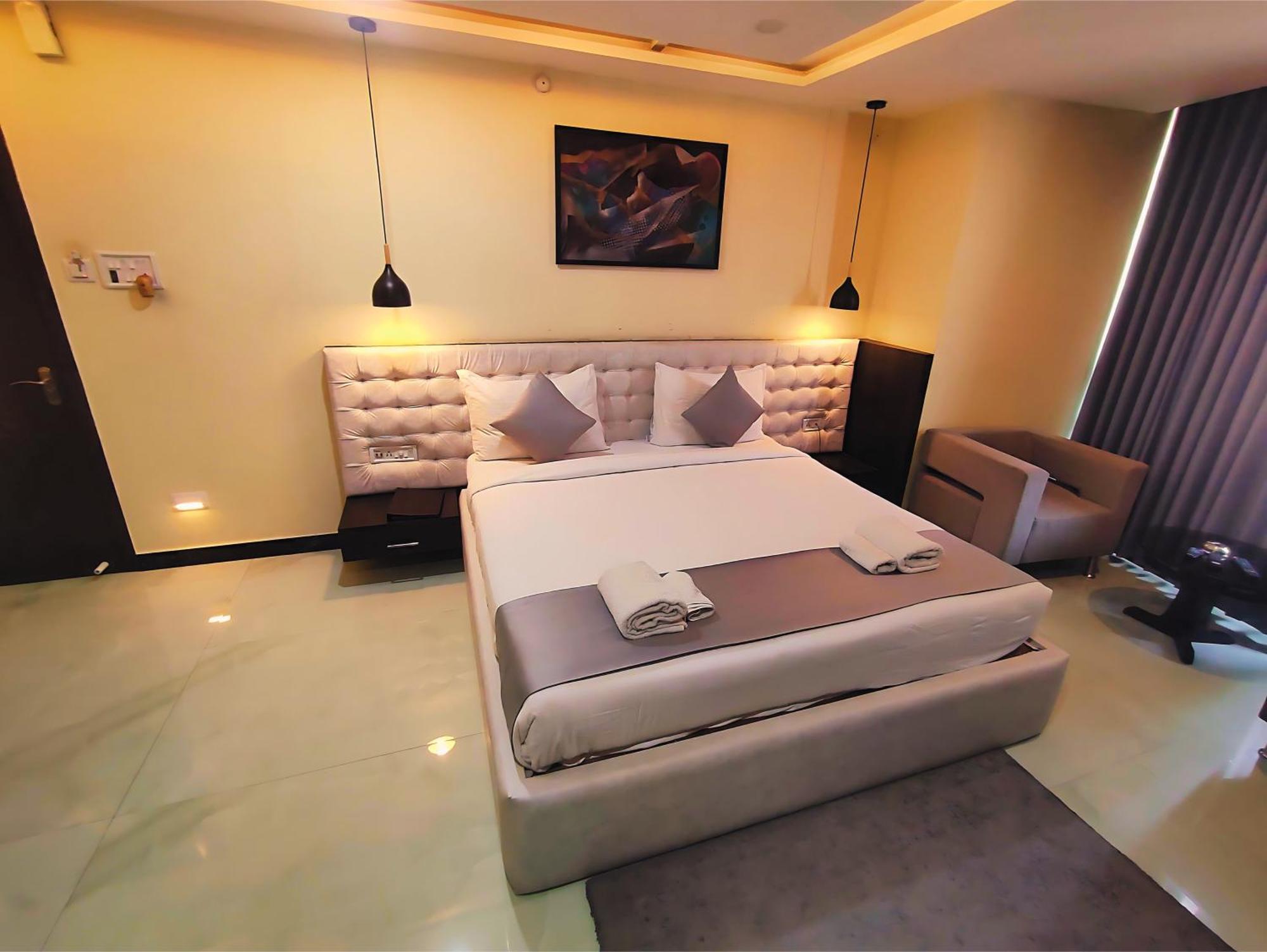 Hotel Papilio Māldah Extérieur photo
